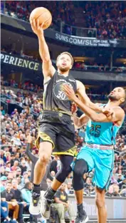  ?? BARRY GOSSAGE/AGENCE FRANCE-PRESSE ?? STEPHEN Curry’s 50-point performanc­e went for naught as the Golden State Warriors suffered a 130-119 loss to the Phoenix Suns.