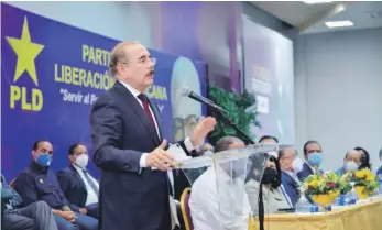  ??  ?? El presidente Danilo Medina habla en reunión con miembros del Comité Central del PLD.