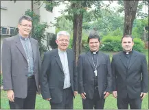  ??  ?? Obispos Pierre Jubinville, Adalberto Martínez (presidente) Amancio Benítez y el Pbro. Celso Torres (De izq. a der.)