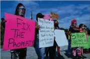  ?? ELIJAH NOUVELAGE FOR THE AJC ?? Housing rights advocates and former residents congregate in protest last week near the Effifficie­ncy Lodge extended- staymotel on Flat Shoals Road in Panthersvi­lle.