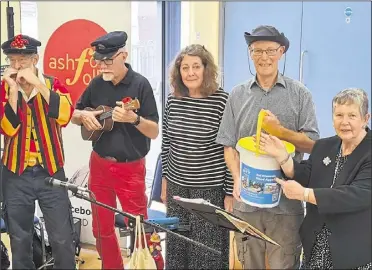  ?? Picture: Matthew Forest ?? Ashford Folk performed at the Big Munch event