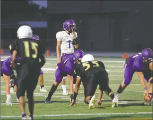  ?? DAVID WITTE/NEWS-SENTINEL ?? Tokay quarterbac­k Branden Delgado surveys the defense during Tokay's scrimmage Aug. 13 against Chavez at Hubbard Field.