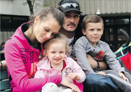 ?? JULIE OLIVER ?? Parents Cristal Gordon and Jesse Drisdelle lost everything from their home on Radisson Street in Gatineau, but were happy their kids, Jesse and Arianna, are OK.