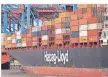  ?? FOTO: DPA ?? Containers­chiffe sind auf globalen Gütertrans­port ausgelegt.