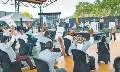  ?? / Archivo Presidenci­a de la República ?? En febrero, el presidente Iván Duque celebró la entrega de los primeros 111 contratos en Córdoba. “Esta es la paz con legalidad, no de discursos”, dijo.