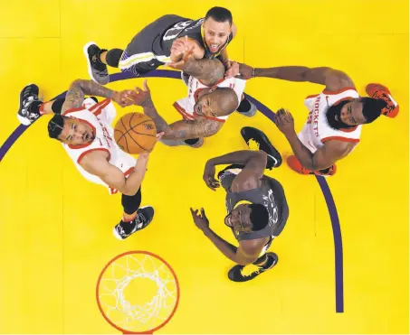  ?? Carlos Avila Gonzalez / The Chronicle ?? The Warriors’ Stephen Curry (top) and Draymond Green, and Houston’s Gerald Green (left), P.J. Tucker and James Harden vie for the ball in Game 4. The Warriors are looking to rebound against the Rockets’ physical play in Game 5 in Houston.