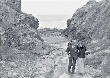  ??  ?? ‘Adieu, Daddy’: Jane Birkin with her father, David, on the Brittany coast in 1975