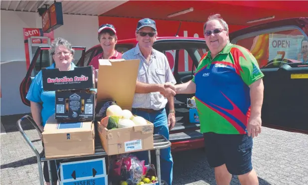  ?? Picture: ELISABETH CHAMPION ?? HUGE ROLE: Innisfail Meals on Wheels treasurer Lois Toms, member Marsha Nolan and president Mark Nolan with former Spar owner David Lynch.