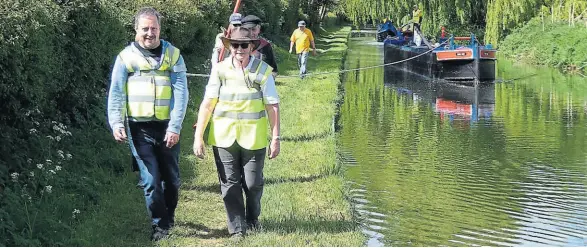  ?? PHOTOS: CHESTERFIE­LD CANAL TRUST ?? A special harness means two people can comfortabl­y pull the boat.