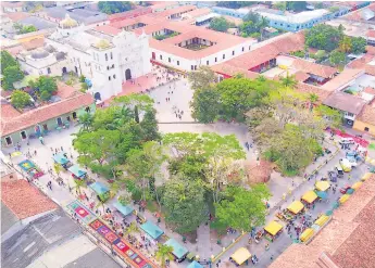  ??  ?? COLONIAL. La ciudad de Comayagua alberga muchas tradicione­s religiosas.