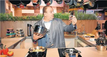  ?? CLEIBY TREVISAN/TRAMONTINA ?? Carisma. Érick Jacquin, do ‘Master Chef’, é aposta da Tramontina para vender panelas inox para o público jovem