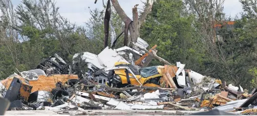  ?? LARRY W. SMITH, EUROPEAN PRESSPHOTO AGENCY ?? Cars and other debris were scattered at an auto dealership hit by a tornado April 30 in Texas.