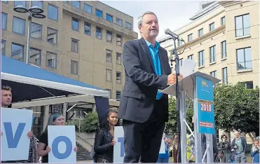  ??  ?? TRUTH DECAY? Broadcaste­r Gavin Esler addresses a People’s Vote rally in Edinburgh