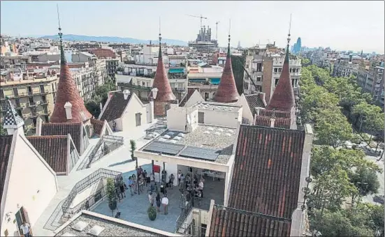  ?? CÉSAR RANGEL ?? Panorámica de la azotea de la casa de las Punxes, uno de los espacios abiertos al público, tomada desde la torre principal