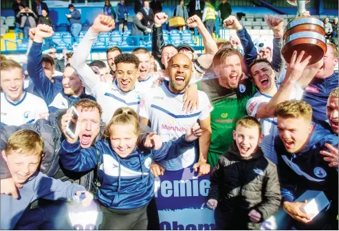  ?? PICTURE: Ian Charles ?? PART OF THE COMMUNITY: Buxton players celebrate winning the Northern Premier League with young fans