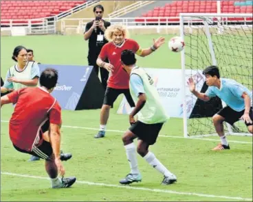  ?? BACHCHAN KUMAR/HT PHOTO ?? Fernando Morientes (left) scores one of his four goals in the exhibition match on Wednesday.