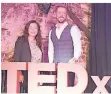  ?? FOTO:TEDX ?? Social-Media-Star Ann Tran und Moderator Felix Thönnessen