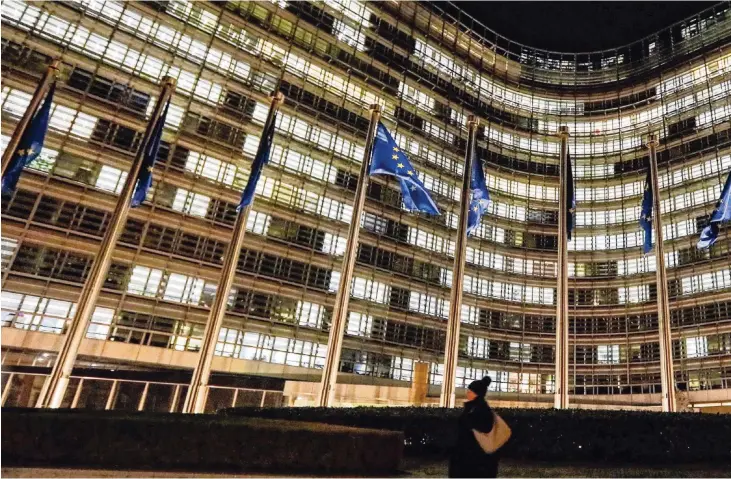  ??  ?? Het Berlaymont-gebouw in Brussel, waar de Europese Commissie zetelt. „De Commissie zou lidstaten vooral moeten helpen zélf sterker te worden”, vindt Tweede Kamerlid Anne Mulder (VVD).