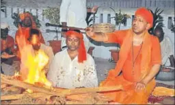  ?? HT PHOTO ?? Chief minister Yogi Adityanath performing ‘yagna’ on the seventh day of Navratra at Gorakhnath temple in Gorakhpur on Wednesday.