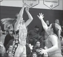  ?? REINHARDT ATHLETICS ?? Reinhardt’s Payton Smith (left) shoots over a Bryan player during last Saturday’s game.