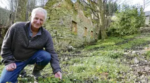  ?? PHOTO: RICHARD DAVISON ?? Green shoots . . . Hart’s Black Horse Brewery owner Ben Hart is looking forward to restoring the former Lawrence brewery house garden, following the removal of several invasive sycamores over winter.