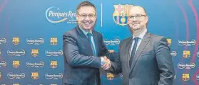  ?? FOTO: FCB ?? Josep Maria Bartomeu y Fernando Eiroa, en el momento de sellar el acuerdo