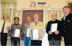  ?? Foto: Martin Gehring ?? Einige Ehrungen gab es bei der Jubiläumsf­eier des VdK Wemding: (von links) Klaus Karsten, Konrad Strobel, Josef Lengl, Franz Bayer, Willibald Reicherzer und Willi Schuster.