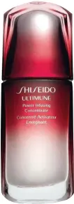  ??  ?? Ultimune di Shiseido è
adatto alla pelle sia femminile sia maschile.
Test in vitro hanno dimostrato che il suo complesso tecnologic­o,
l’Ultimune complex, aumenta l’attività delle cellule di Langerhans, complici di una pelle sana e giovane, del 64...