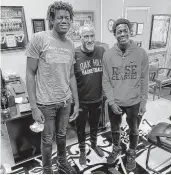  ?? COURTESY OF CHRIS BROWN ?? Former Jamestown players Judah Egbo, left, and Xavier Brown, right, pose with Oak Hill coach Steve Smith.