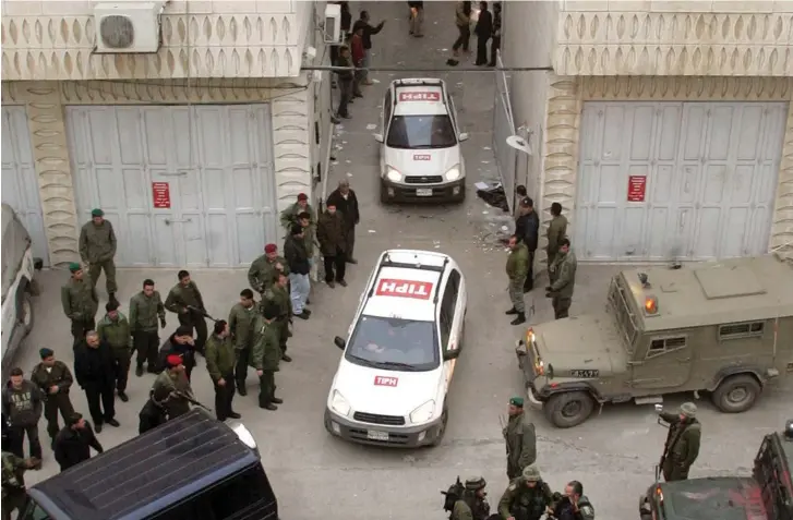  ?? (Reuters) ?? MEMBERS OF the Temporary Internatio­nal Presence in Hebron drive through the city.