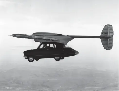  ??  ?? El primer vuelo del ConvAirCar fue todo un éxito. Tenía buena velocidad y excelente autonomía. El tercero, para el olvido... (Pág. opuesta).