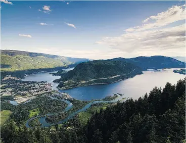  ?? — SHUSWAP TOURISM ?? Sicamous Lookout provides a panoramic view of the area.