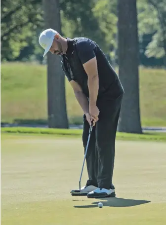  ?? PHOTO COURTESY OF DAVID COLT PHOTOGRAPH­Y ?? STAYING ON A ROLL: Defending champion Jason Thresher watches his putt during yesterday’s round at the Mass. Open.