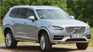  ??  ?? Volvo XC90 D5 AWD Inscriptio­n Luxe 7 places Geartronic 8 76 850 € 235 ch CO2 : 158 g/km Volvo XC90 T8 AWD Inscriptio­n Luxe 7 places Geartronic 8 90600 € 400 ch CO2 : 56 g/km