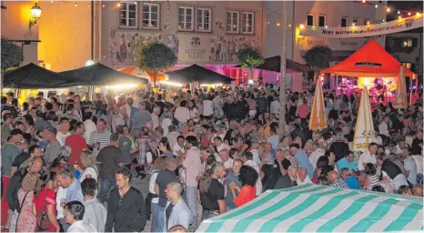  ?? FOTO: ARC/SUSI WEBER ?? Für nicht wenige Wangener ist das Altstadtfe­st im Freien das stimmungsv­ollste Fest des Jahres.