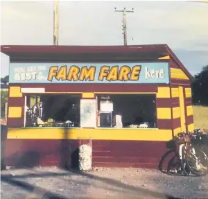  ??  ?? The original tartan shed building of the Horn Milk Bar in 1960.