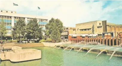 ??  ?? King’s Square with its famous fountains in the 1970s