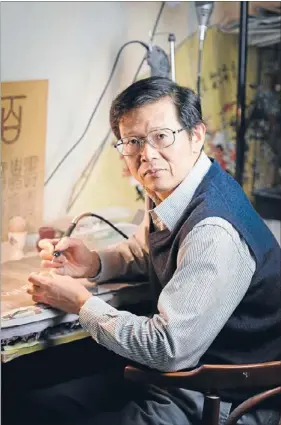  ?? Photos: GARY CHAN ?? Unusual hobby: Bucklands Beach egg shell carver Jim Xue working on one of his latest pieces.