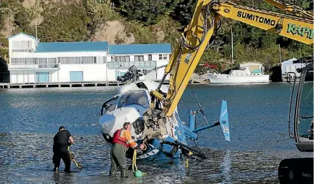  ?? CAMERON BURNELL/FAIRFAX NZ ?? Pilot Rick Lucas’ helicopter has been recovered after crashing into the Pauatahanu­i Inlet.