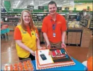  ?? DONNA ROVINS — DIGITAL FIRST MEDIA ?? The Bechtelsvi­lle Walmart was one of three Berks County stores to launch grocery pickup — a service where customers can order groceries then pick them up at the store — without the need to get out of the car. Shown here with a cake to mark the launch...