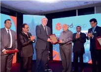  ??  ?? Deshamanya Harry Jayawarden­a exchanges a memento with Geopost SA Executive Vice President Arnold Schroven in the presence of (from left) DTDC Express Director Suresh Bansal, DTDC Express Chairman and Managing Director Dr. Subhasish Chakrabort­y, Geopost...