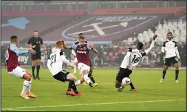  ??  ?? LATE GREAT: Soucek scores the Hammers winner in stoppage time