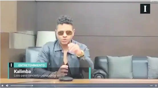  ?? EL INFORMADOR ?? KALIMBA. El cantante, entre otros artistas, se han adaptado a esta forma práctica para realizar las entrevista­s y seguir de cerca con la prensa, en este caso durante una entrevista con EL INFORMADOR.