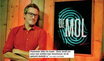  ?? Foto CARLO COPPEJANS ?? Presentato­r Gilles De Coster. “Soms wordt een voice-over achttien keer herschreve­n, tot de opdracht duidelijk is.”‘De Mol’, Vier, zondag om 20 uur