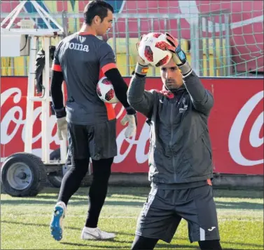  ??  ?? VUELVE A CASA. Sergio Asenjo vuelve al club donde se formó y debutó, pero hoy no tendrá amigos.