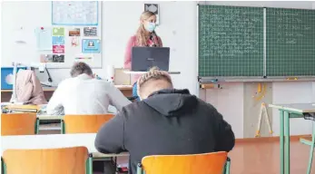  ?? FOTO: ANKE KUMBIER ?? Die Klasse 8a an der Rupert-Mayer-Schule wünscht sich wieder ein volles Klassenzim­mer.