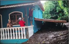  ?? MAURO PIMENTEL/GETTY IMAGES ?? People in Parque da Cachoeira look at the damage. Left, a bus lies in the mud after the dam collapse.