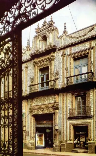  ?? / CORTESÍA ?? La Casa de los Azulejos, suntuosa construcci­ón rodeada de leyenda, donde todo es "riqueza y gracia"