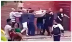  ?? ?? Resourcefu­l: Residents carry the man on a mattress