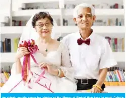  ??  ?? An elderly couple poses for photos at the library of Binhai New Area in north China’s Tianjin, Aug. 7, 2019. (Xinhua/Li Ran)